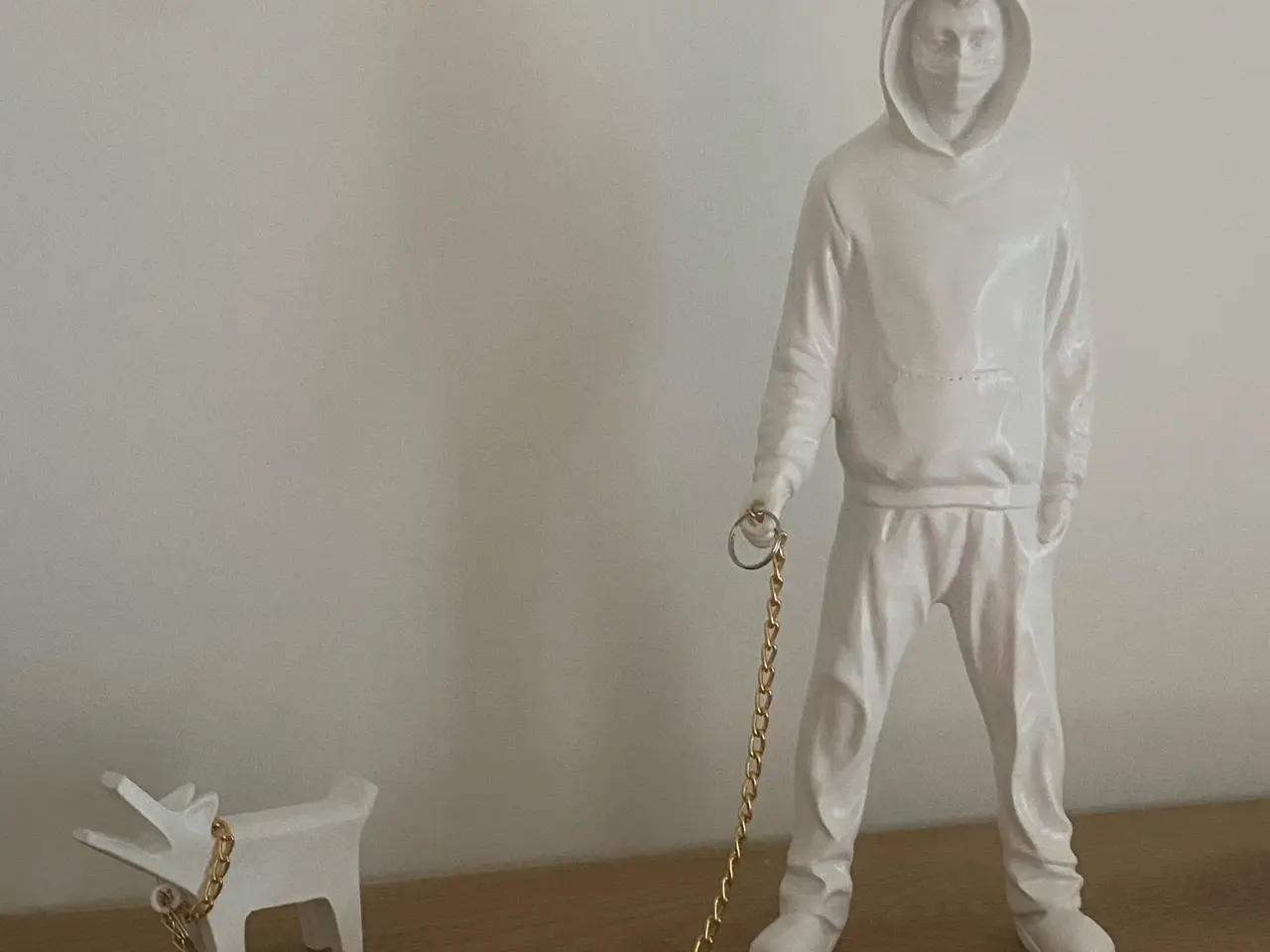 Billede 1 - * Banksy-figur med hund i snor