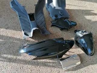 Brugte sorte skjolde Derbi Anlantis scooter. Se%
