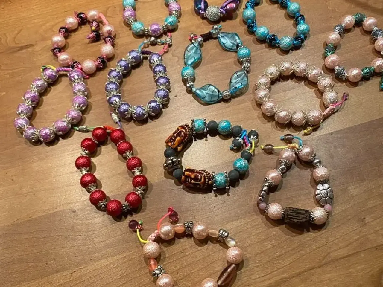 Billede 1 - Nye knyttede armbånd