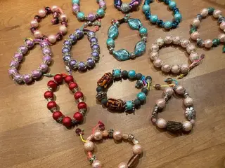 Nye knyttede armbånd