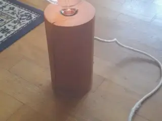 Bordlampe i træ