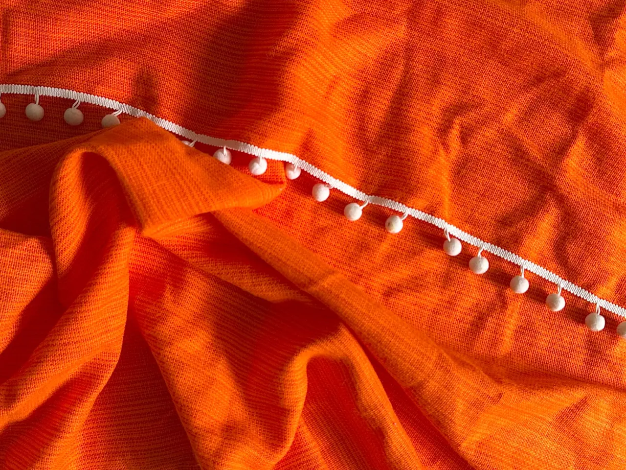 Billede 9 - Retro gardin, orange m pompom