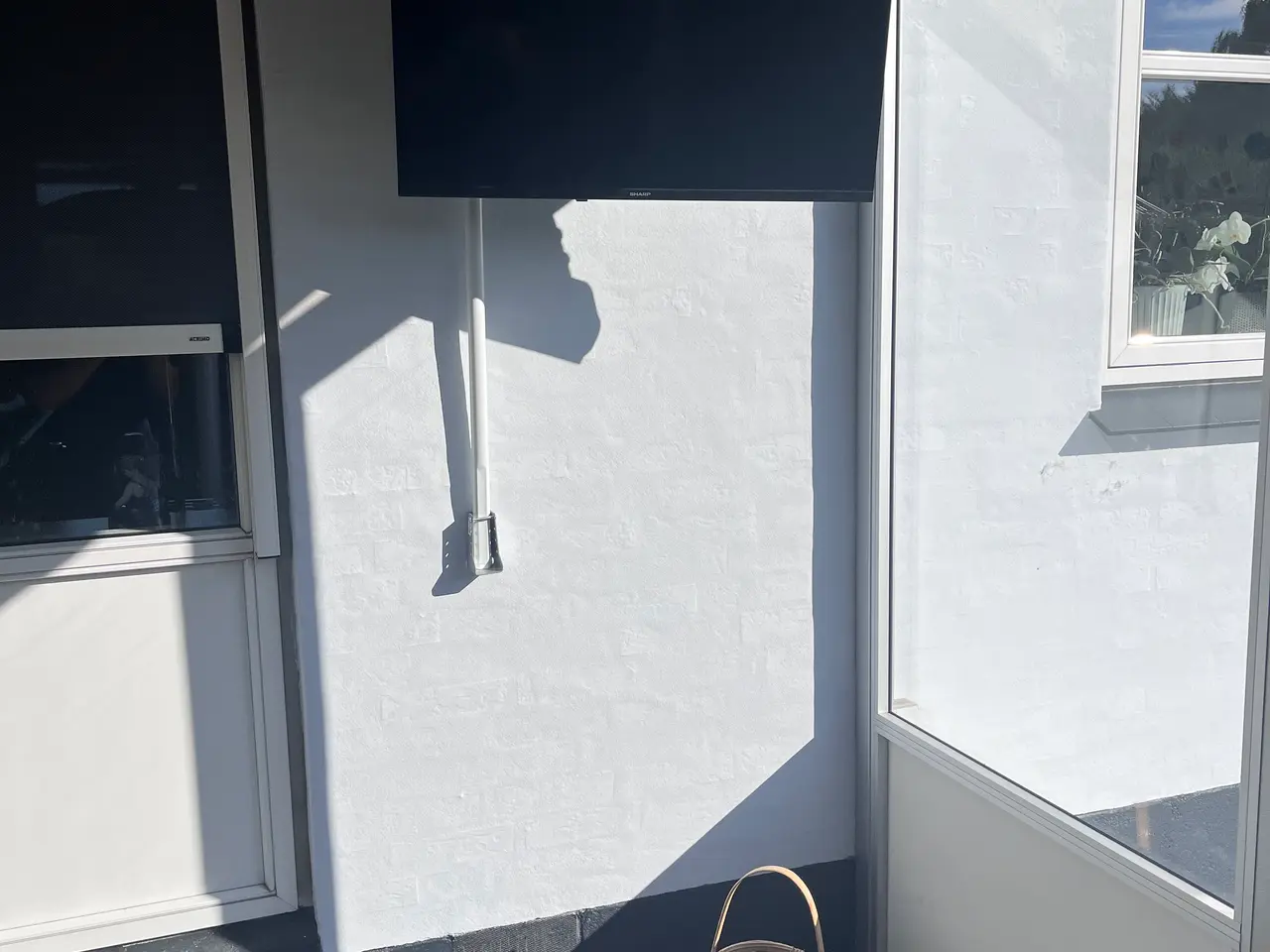 Billede 1 - 32" Sharp incl. vægbeslag