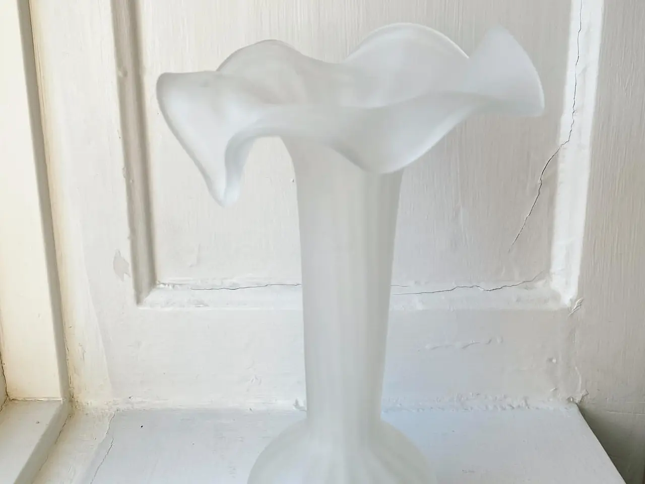 Billede 4 - Hvidt glas, løgformet m flæser, syrebehandlet