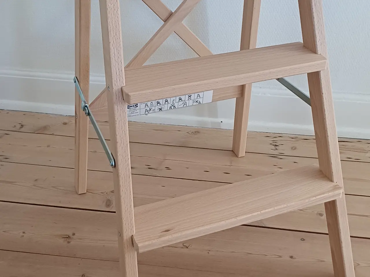 Billede 1 - Ikea skammel/ trappestige "Bekväm"