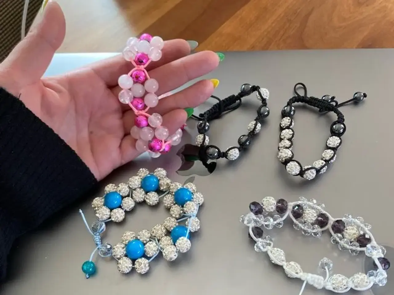 Billede 1 - Nye knyttede armbånd