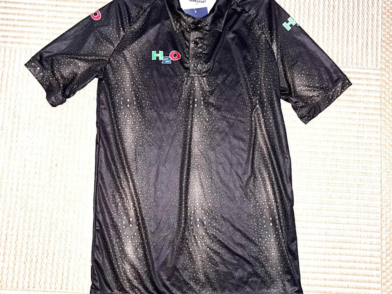 Billede 1 - H2o sort-grå helt ny sportsbluse. Str L.
