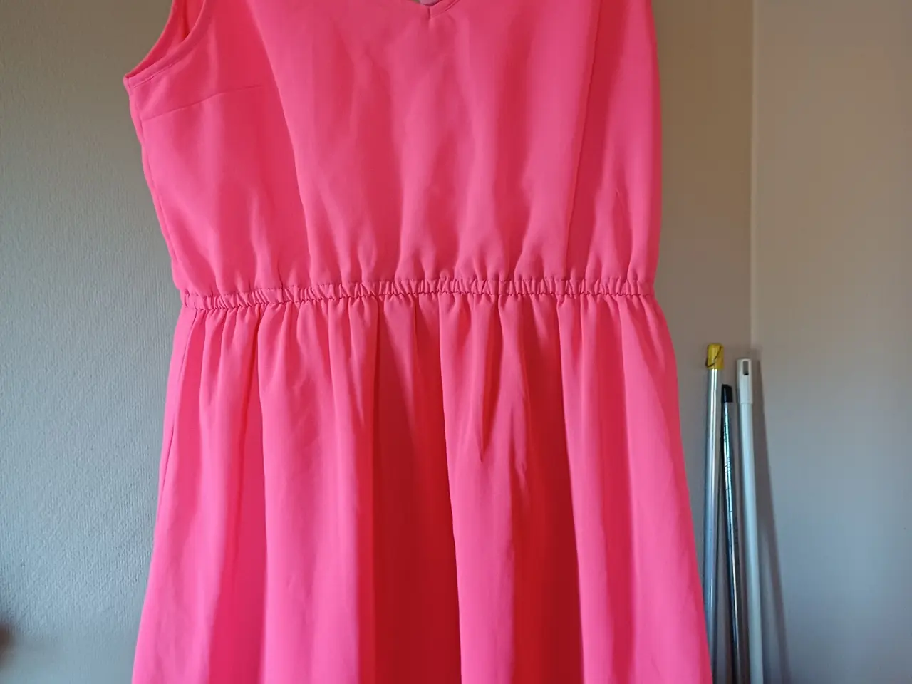 Billede 1 - Rød sommerkjole Divided by H & M str. 42
