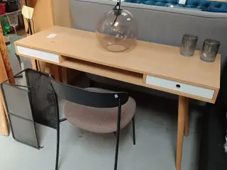 Flexa seng samt bord og 2 stole samt andet godt