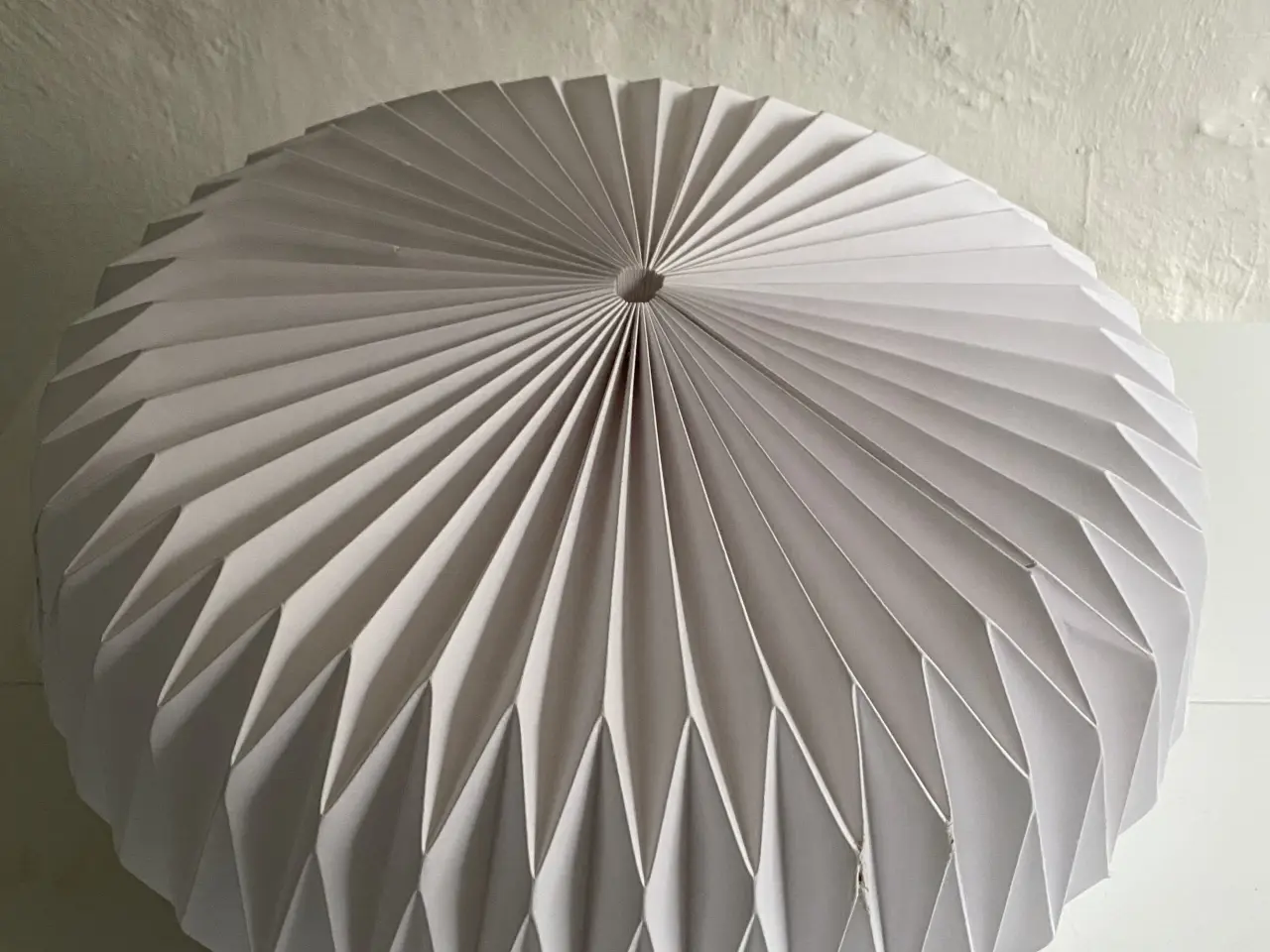 Billede 4 - Hvid foldet loftlampe