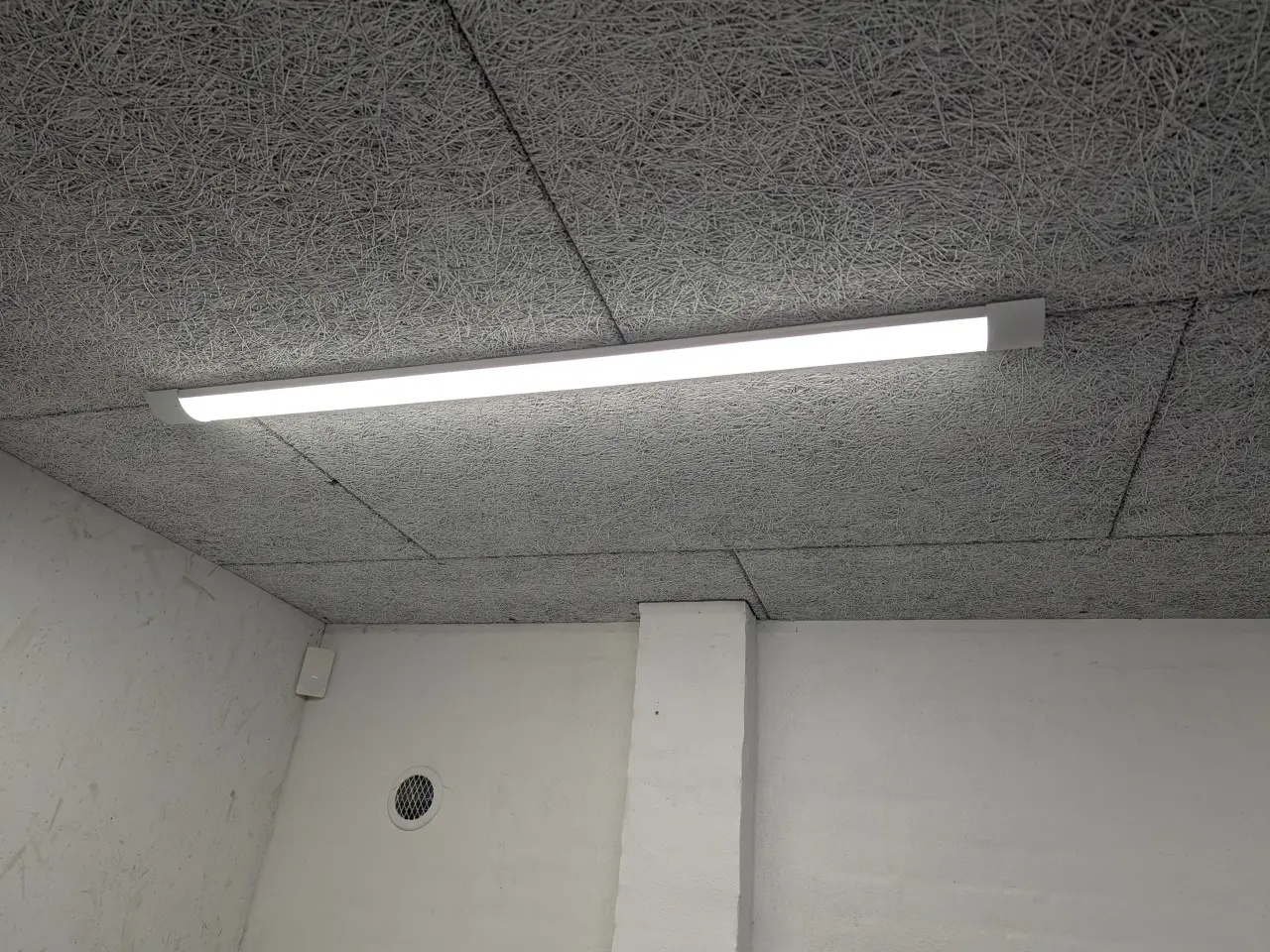 Billede 3 - LED armatur 120 cm Nye