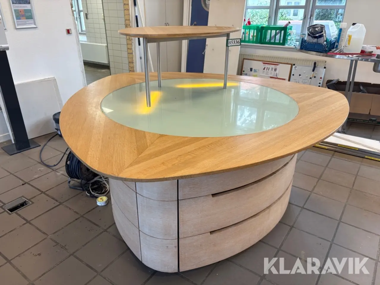 Billede 3 - Buffetbord med varmeplade, belysning og overhylde