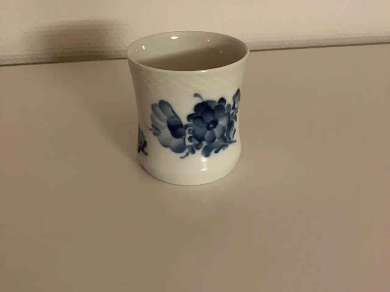 Billede 2 - Royal Copenhagen blå blomst, lille vase