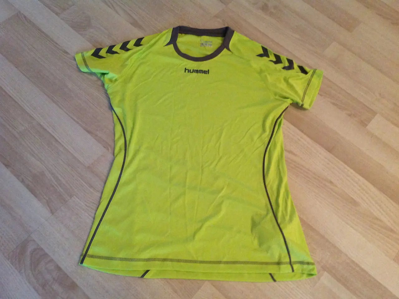 Billede 1 - Løbe T-shirt mrkt. Hummel