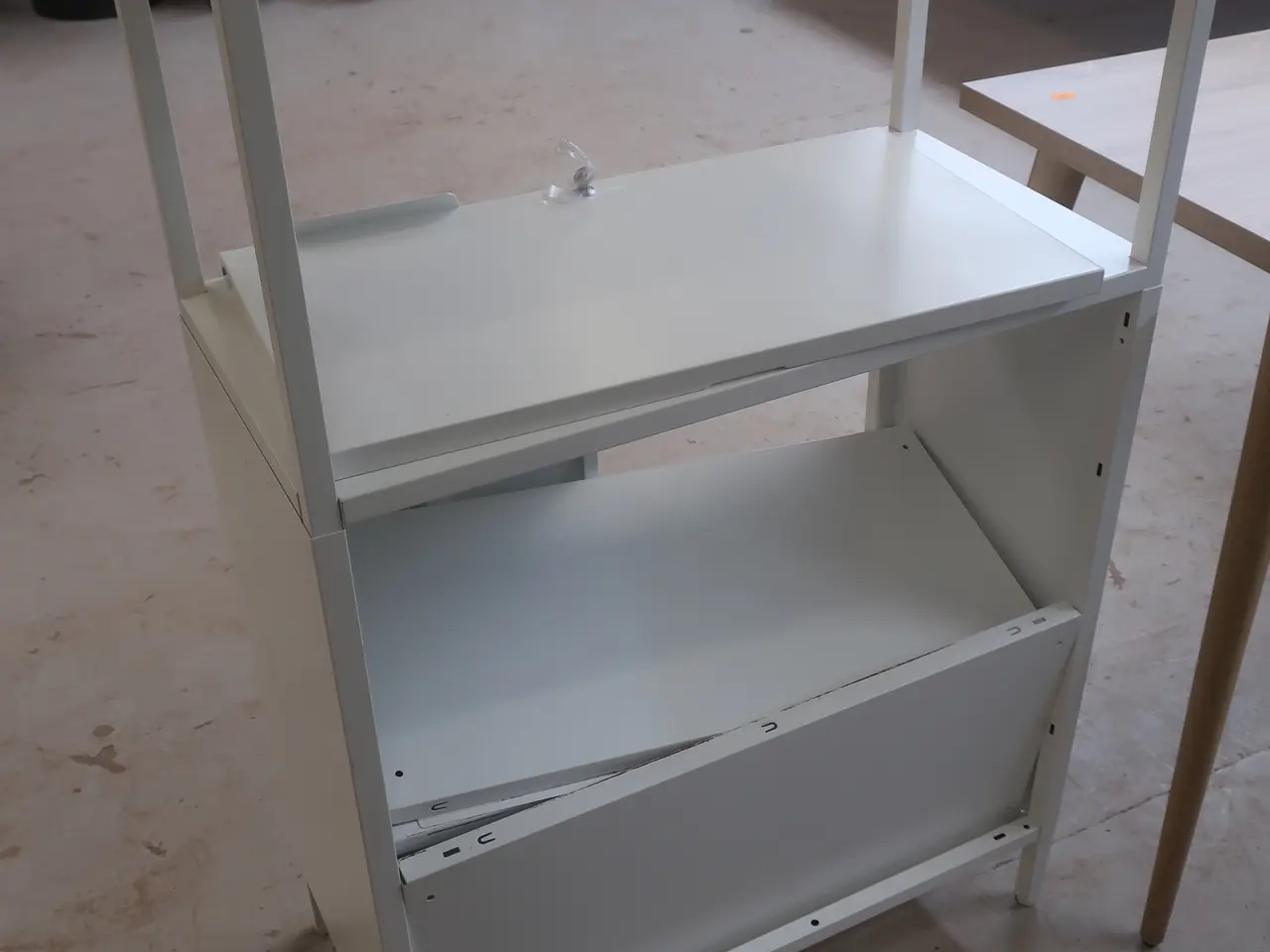Billede 5 - Skrivebord og reol