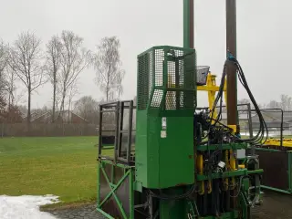 CompacTree Pakkemaskine med bagmonteret elevator Pakkemaskine med sikkerhedsbur + bagmonteret elevator