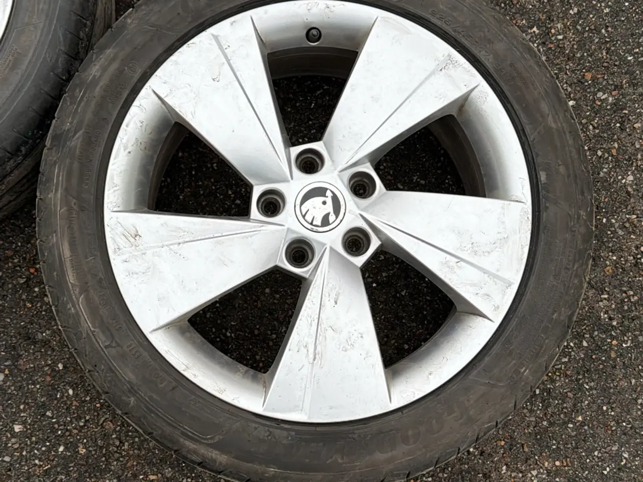 Billede 5 - Skoda alufælge med sommer dæk