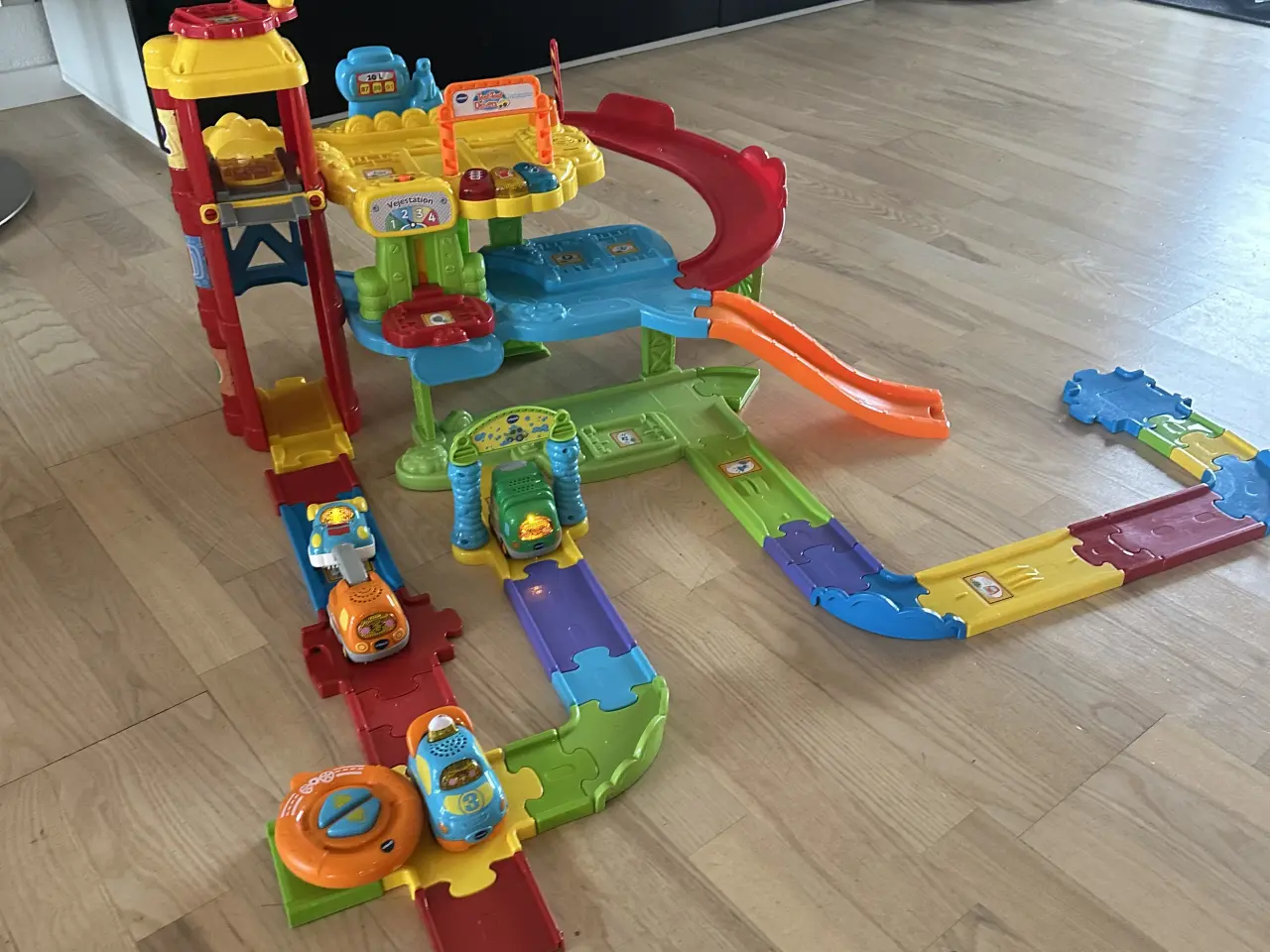 Billede 1 - Vtech Toot-Toot Garage med biler og ekstra vejbane