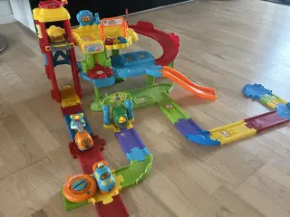 Vtech Toot-Toot Garage med biler og ekstra vejbane