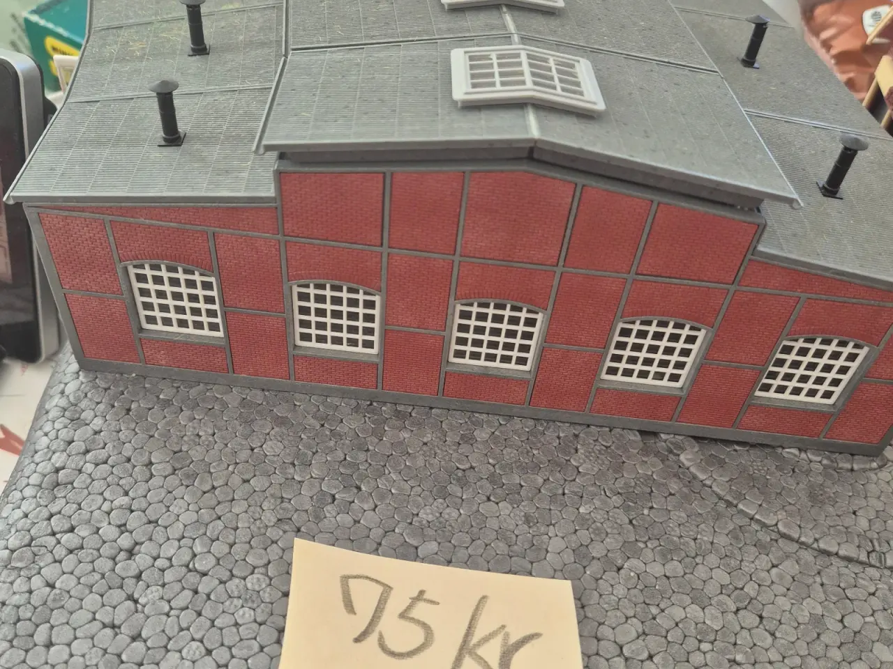 Billede 13 - Forskellige modelhuse og 1 lokomotiv