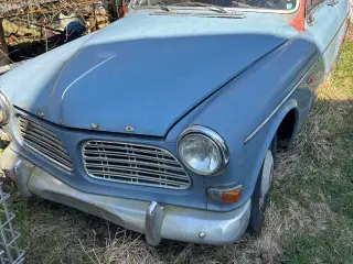 2 Volvo Amazon 121
