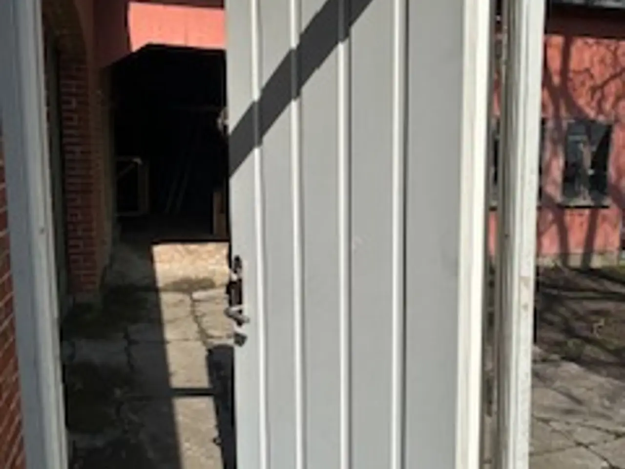 Billede 2 - Solid hoveddør i neutral grå farve 2,12 x 94,5