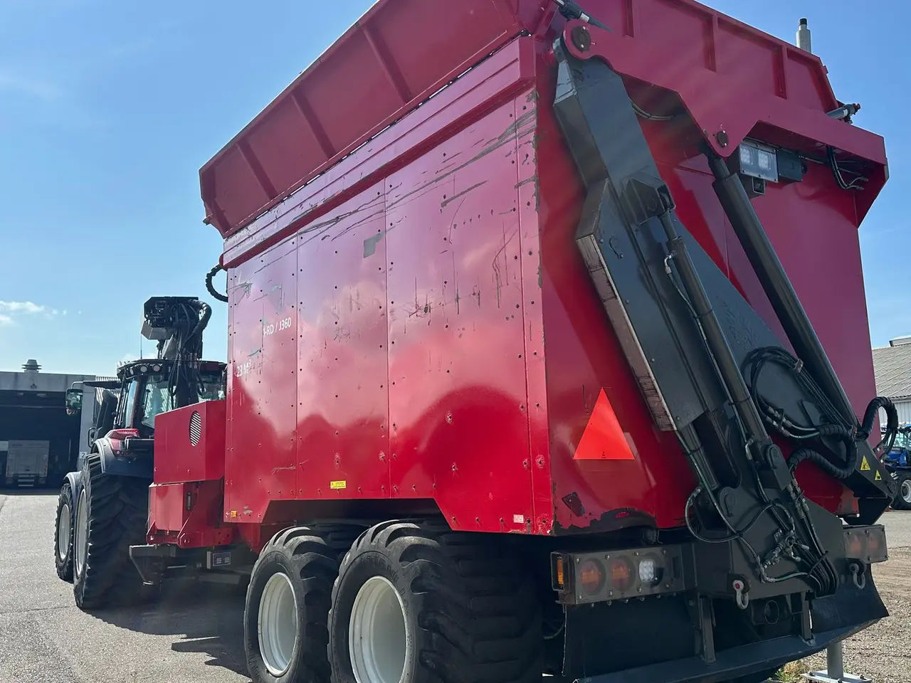 Billede 10 - Valtra T234s Med Jenz 360 Flishugger og Alsidig 23m3 Flisvogn