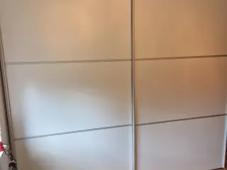 Klædeskab 