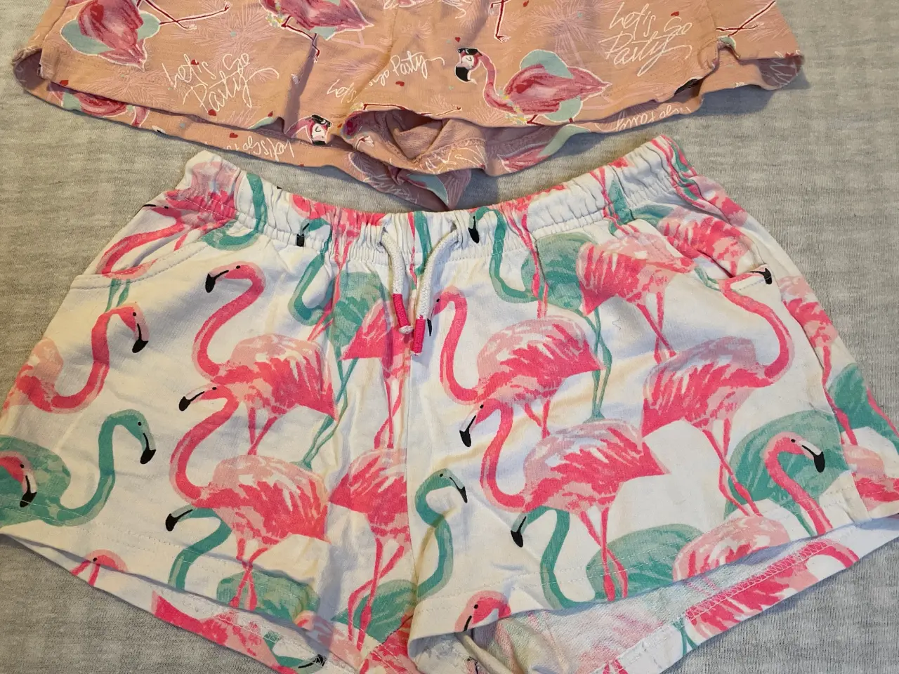 Billede 1 - To shorts med flamingoer på