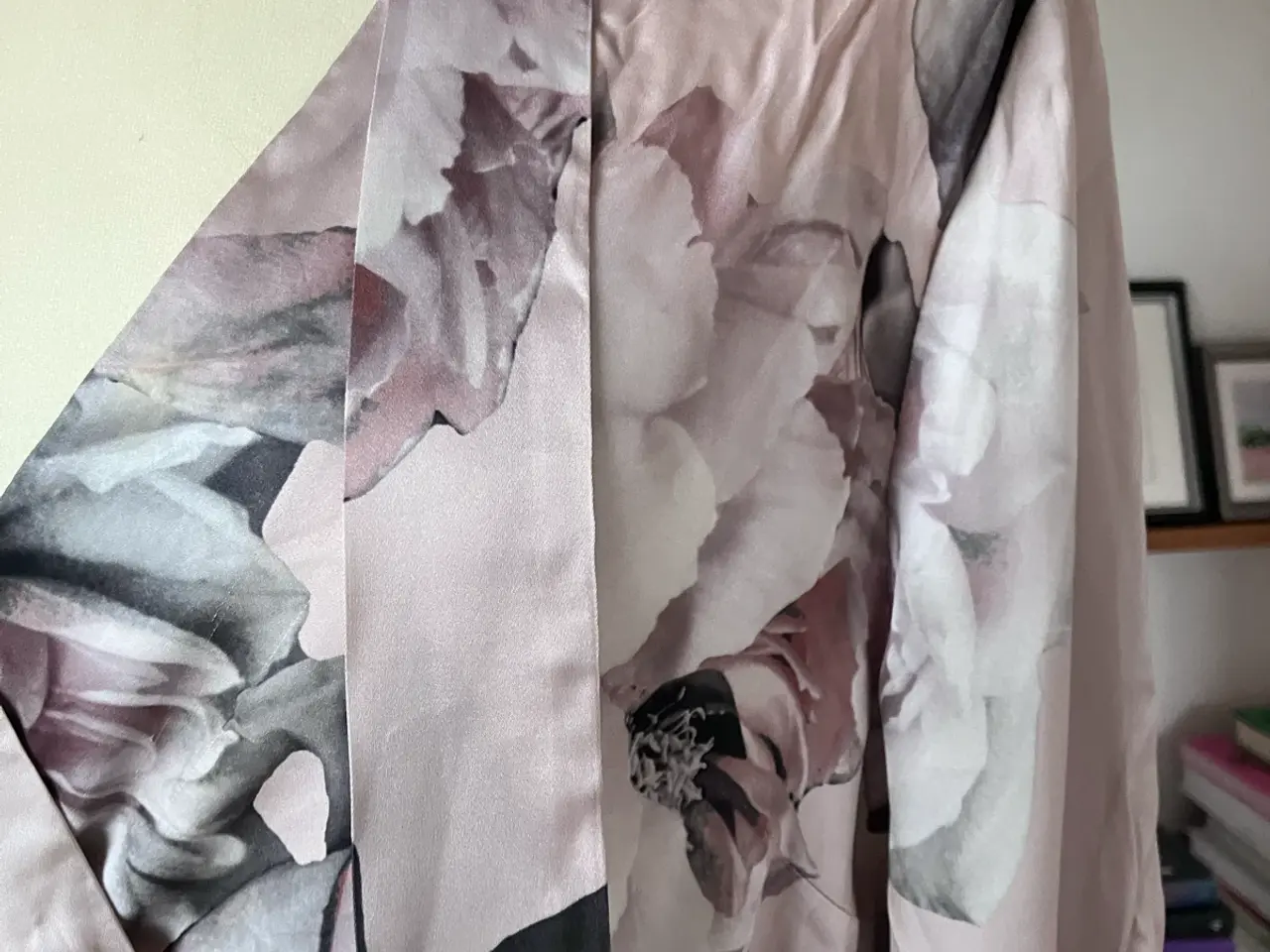 Billede 3 - Rosa blomstret kjole fra Gustav. Viscose.. NY