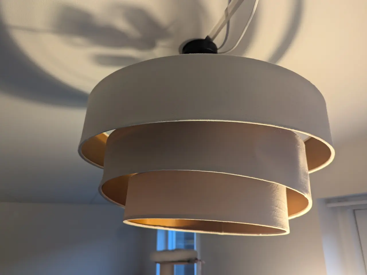 Billede 5 - Lindby Jusari loftlampe Ø56 cm – creme/guld, ubrug