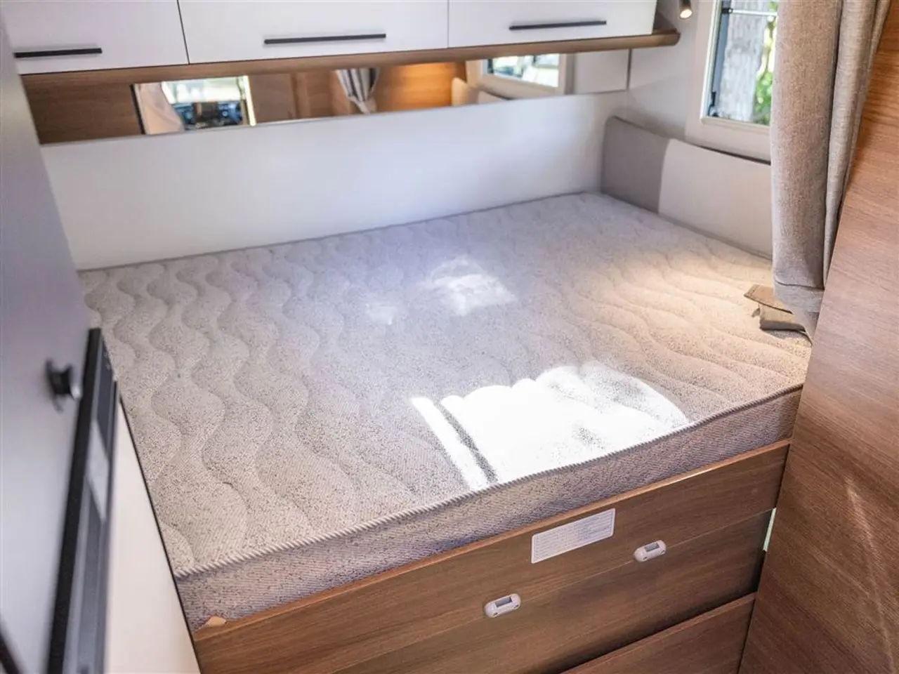 Billede 7 - 2027 - Benimar Tessoro 444 NK   Perfekt til 4 personer