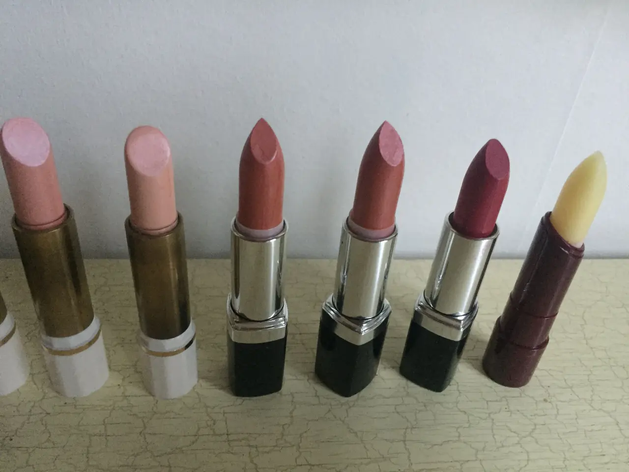 Billede 3 - NEDSAT, læbestift 5 stk. og lip sweets 1 stk.