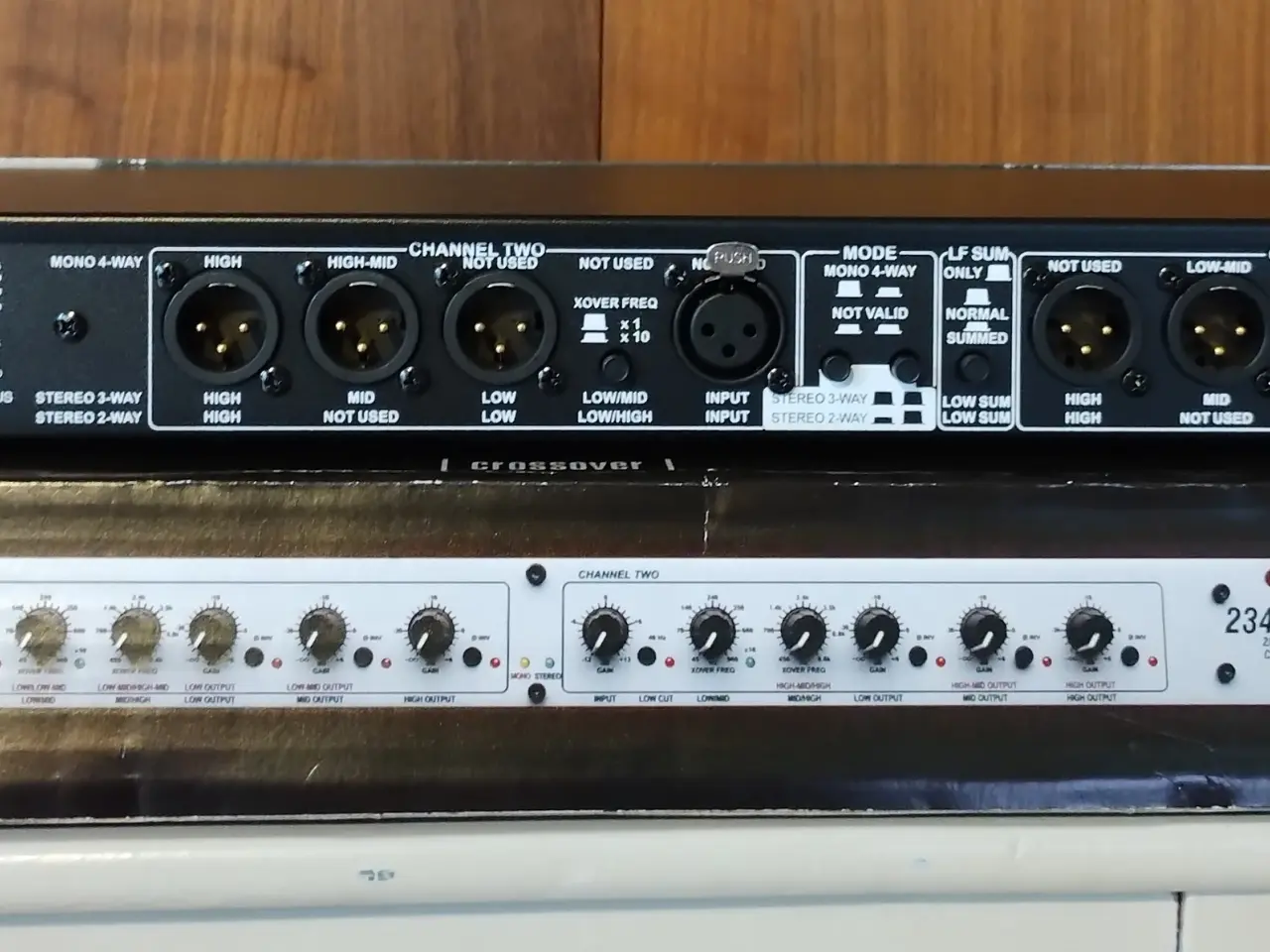 Billede 4 - Elektronisk delefilter DBX 234Xs Aktivt delefilter