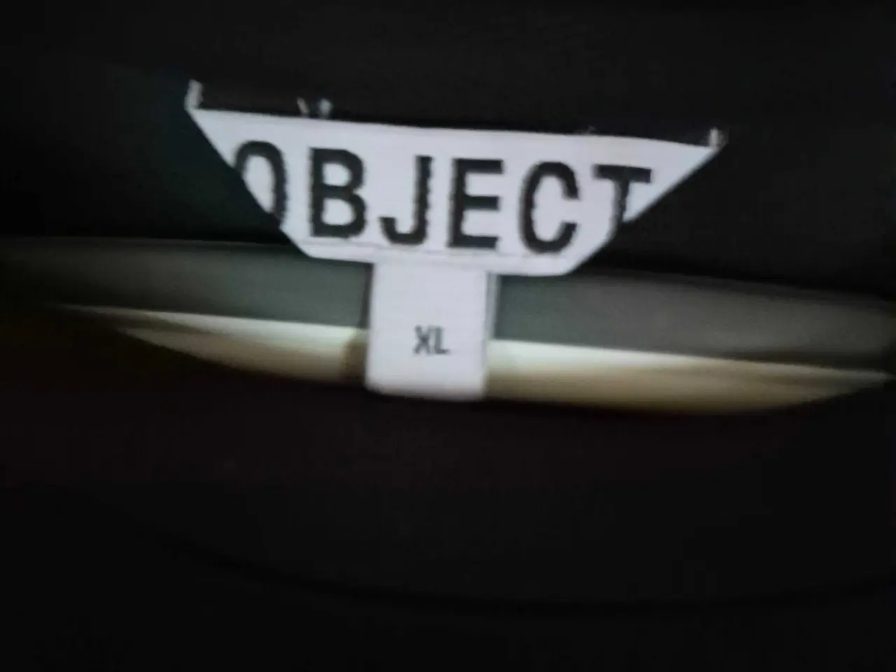 Billede 4 - Sort object bluse