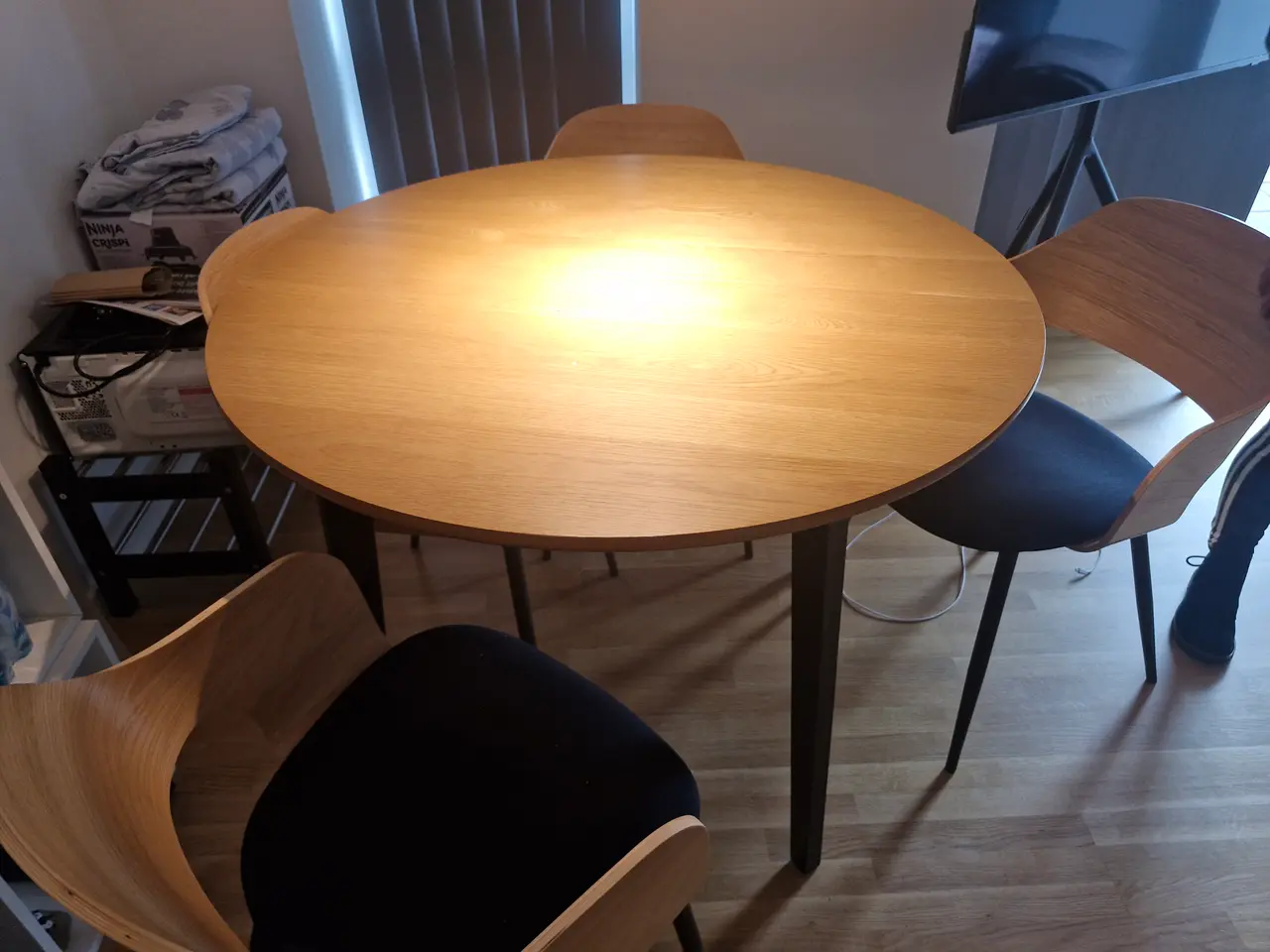Billede 1 - Spisebord med 4 stole
