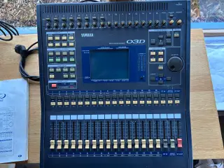 Klassisk digital 16-kanal Yamaha mixerpult