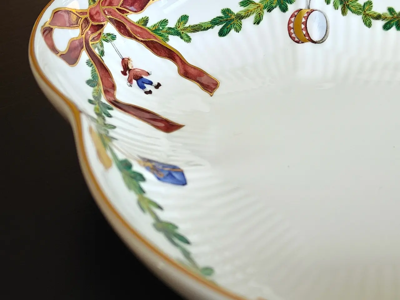 Billede 2 - Royal Copenhagen Stjerne Riflet Jul serveringsfad 