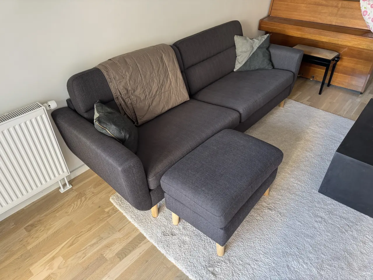 Billede 1 - 2 personers Sofa med puf