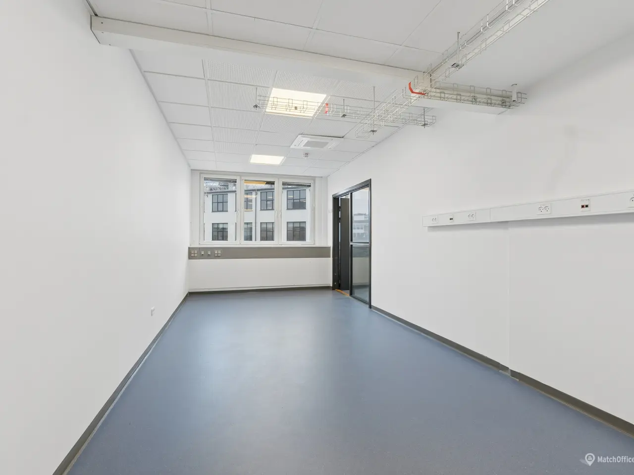 Billede 10 - Moderne og lyst laboratorium med kontor tæt på metro
