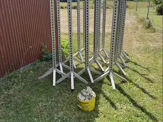 Alu-støtter med bomholdere