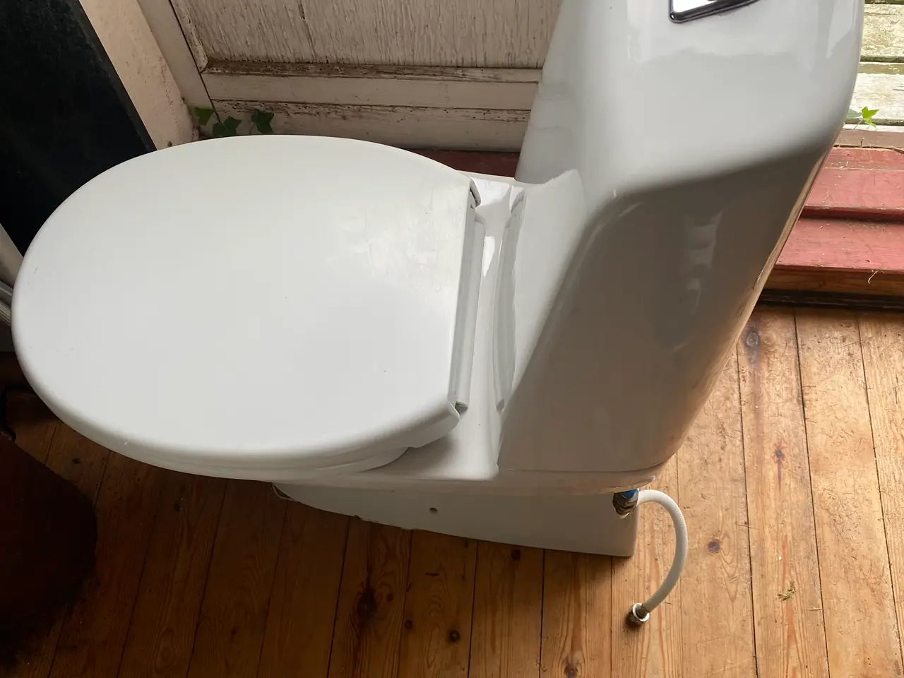 Billede 1 - Gustavsberg toilet med to skyl, soft close sæde