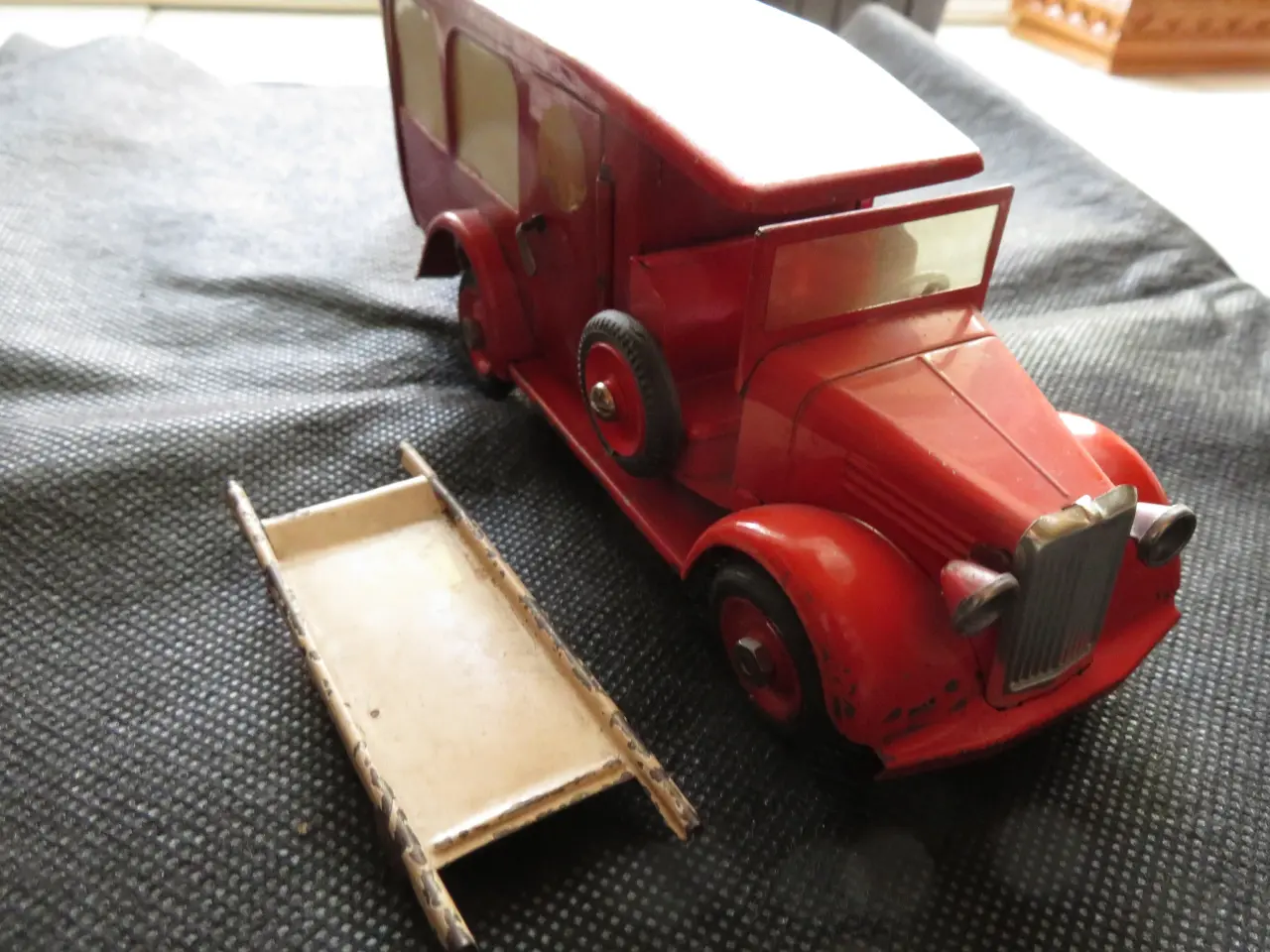 Billede 14 - Tekno Falck Blikbiler 6 Stk. + reservedele.