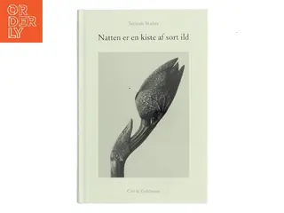 Natten er en kiste af sort ild : digte af Simon Staho (Bog)