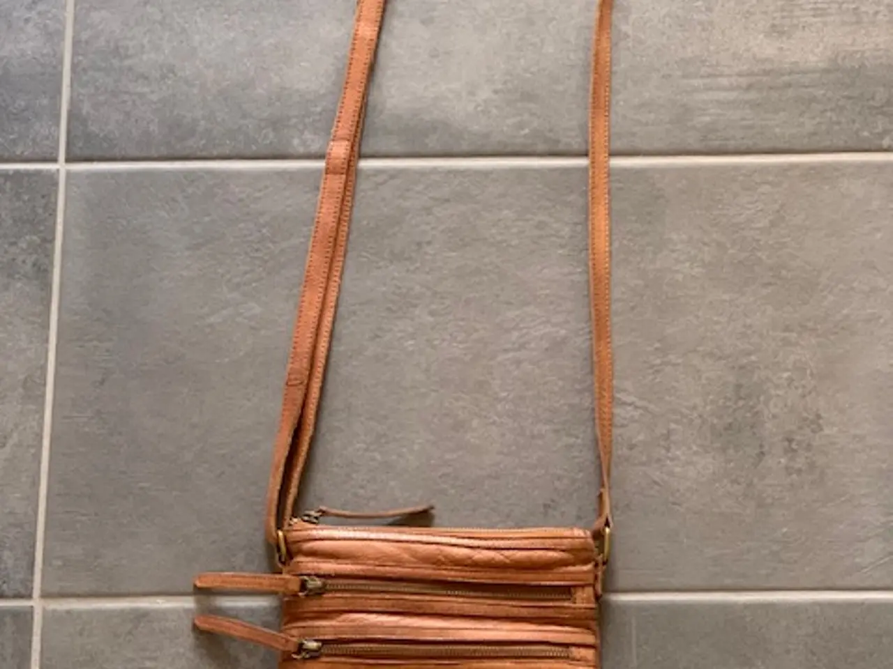 Billede 2 - Crossover RE: DESIGNED i blødt skind med mange rum