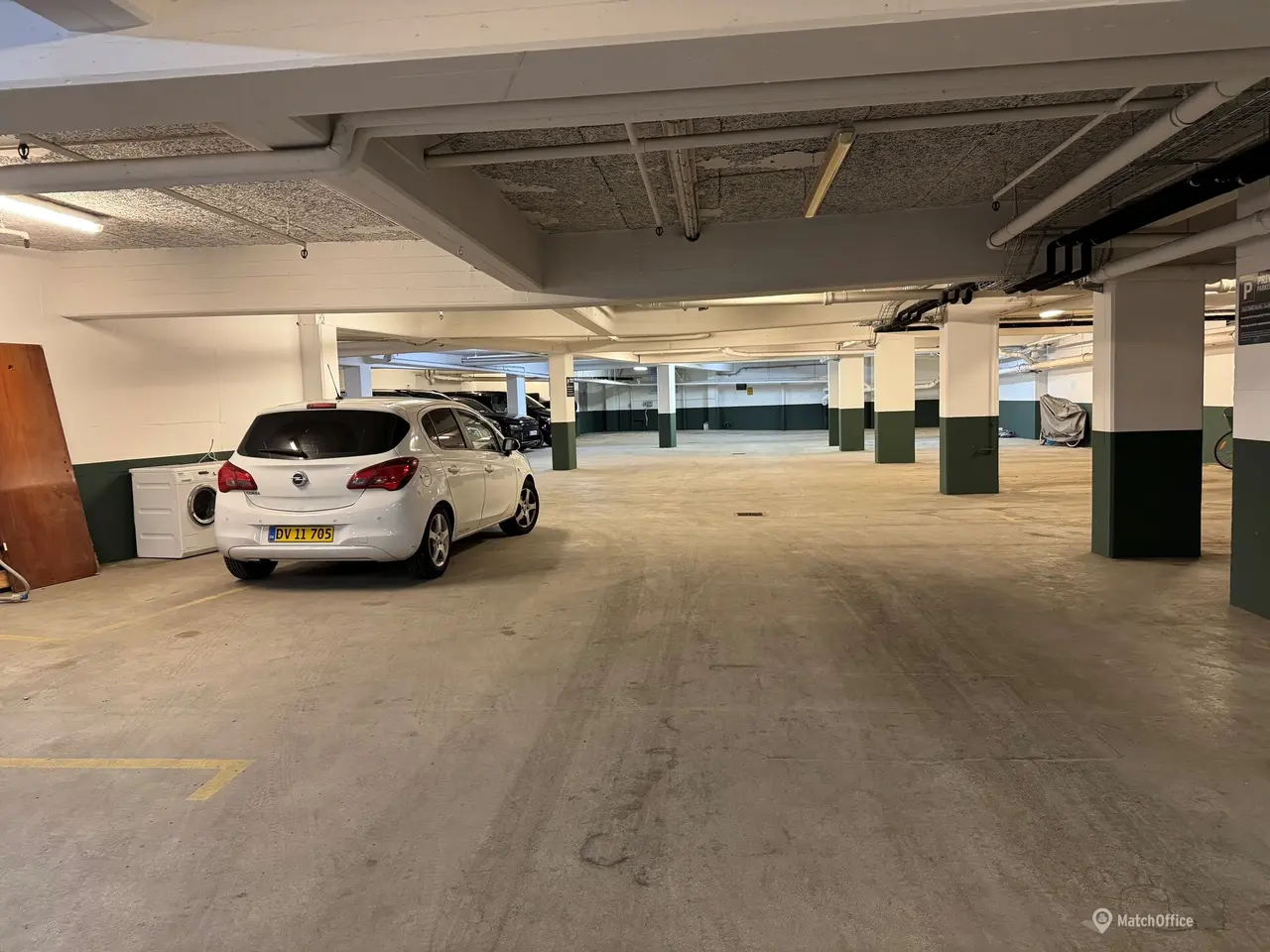 Billede 5 - Parkering i aflåst parkeringskælder med elektriske porte