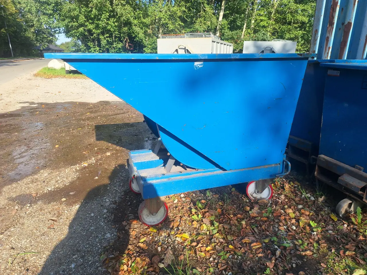 Billede 3 - 4 stk. 2000 liter vippecontainer med hjul