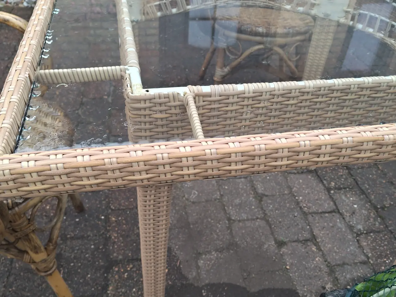 Billede 1 - Havebord i polyrattan m. to stole