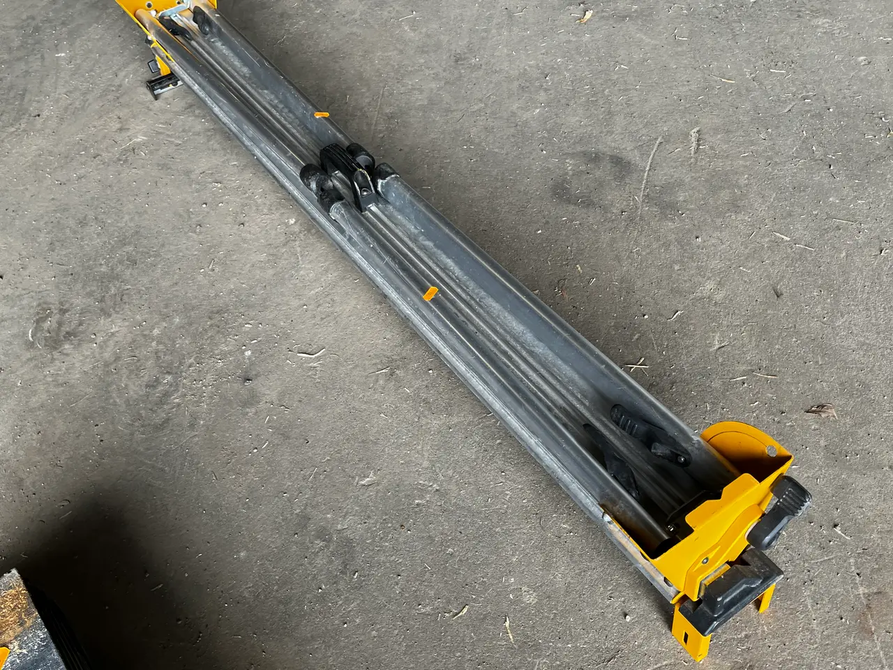 Billede 1 - teleskopisk materialestøtte DEWALT DE7024-XJ Type 3
