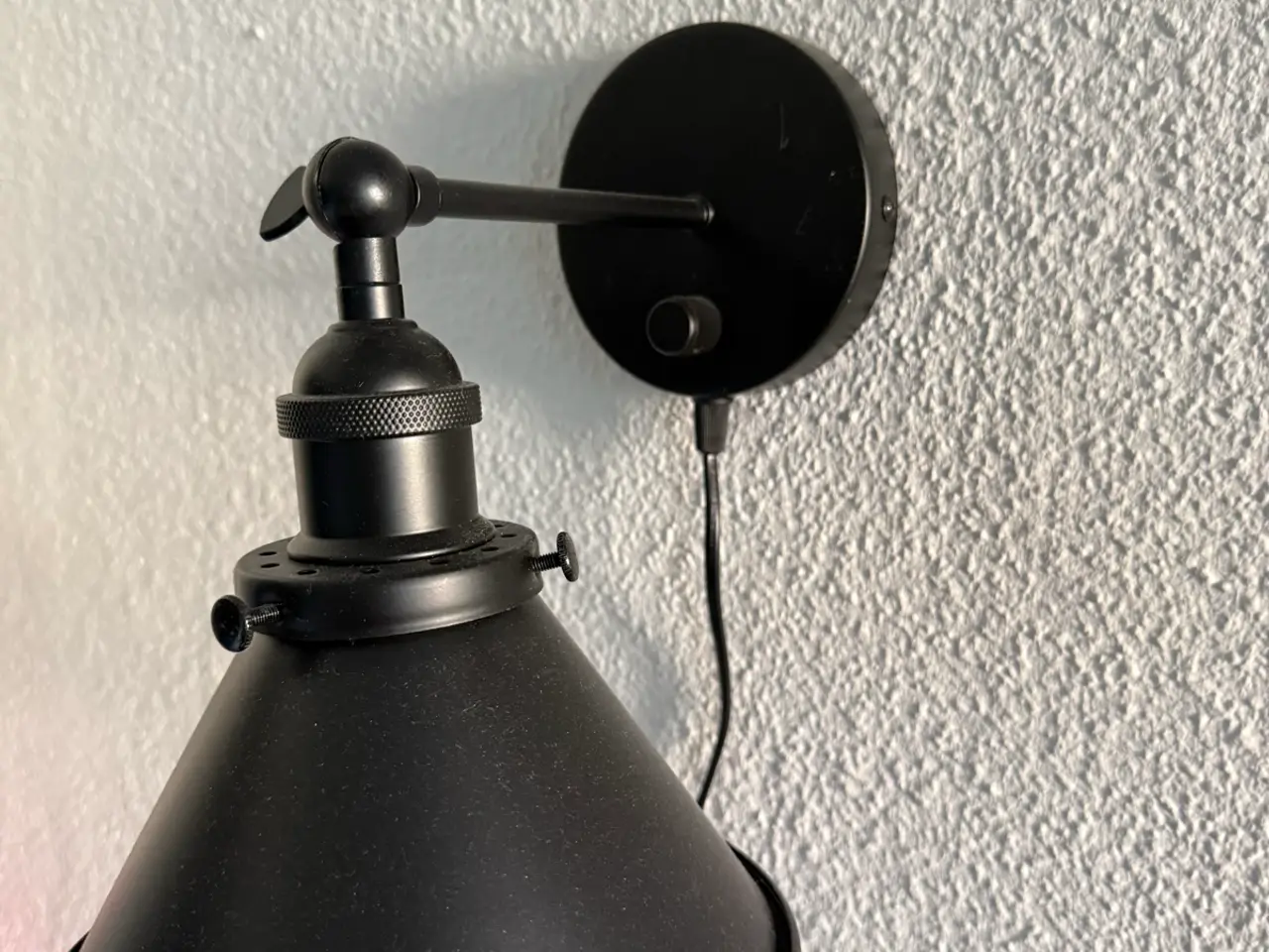 Billede 2 - 2 stk. sorte industrielle væglamper – retro look